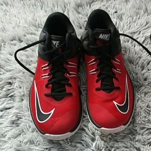 Basketball shoes